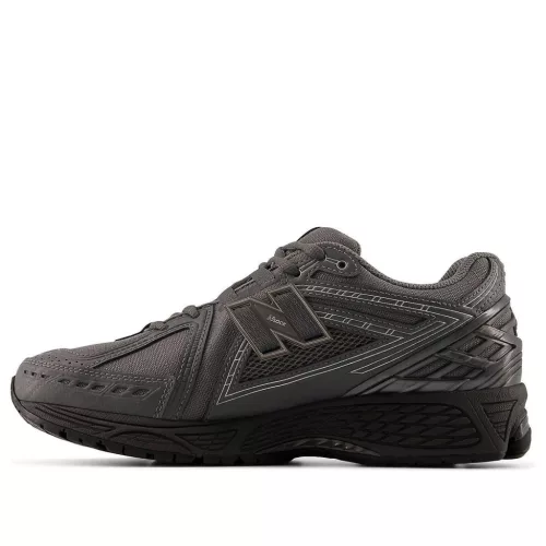 New Balance 1906R Primaloft Castlerock Black Metallic Silver Metallic alacsony szárú sneaker – termékfotó, oldalnézet