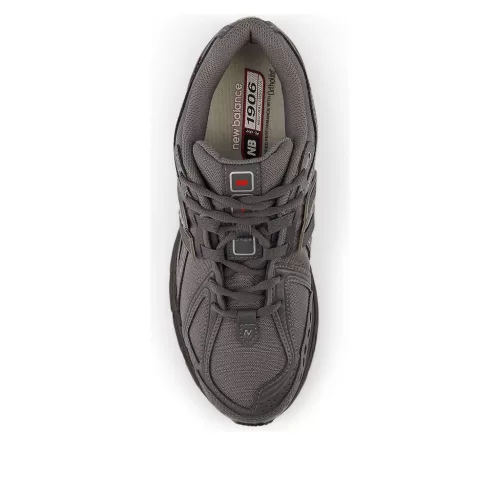 New Balance 1906R Primaloft Castlerock Black Metallic Silver Metallic alacsony szárú sneaker – termékfotó, oldalnézet