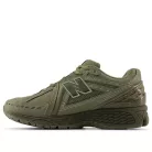 New Balance 1906R Primaloft Dark Olivine Silver Metallic alacsony szárú sneaker – termékfotó, oldalnézet