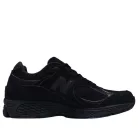 New Balance 2002R Triple Black Suede alacsony szárú sneaker – termékfotó, oldalnézet
