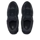 New Balance 2002R Triple Black Suede alacsony szárú sneaker – termékfotó, oldalnézet
