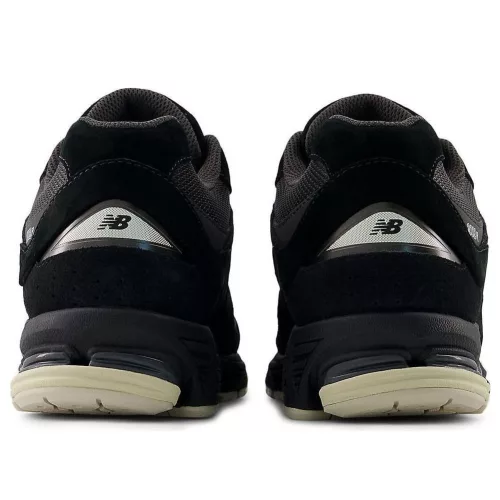 New Balance 2002R Black Oat alacsony szárú sneaker – termékfotó, oldalnézet