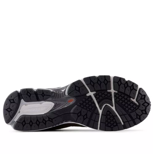 New Balance 2002R Woodland Black alacsony szárú sneaker – termékfotó, oldalnézet