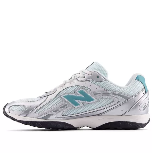 New Balance 204L Light Silver Metallic alacsony szárú sneaker – termékfotó, oldalnézet