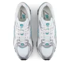 New Balance 204L Light Silver Metallic alacsony szárú sneaker – termékfotó, oldalnézet