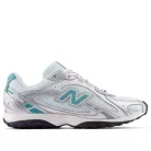 New Balance 204L Light Silver Metallic alacsony szárú sneaker – termékfotó, oldalnézet