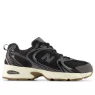 New Balance 530 Black Gum alacsony szárú sneaker – termékfotó, oldalnézet