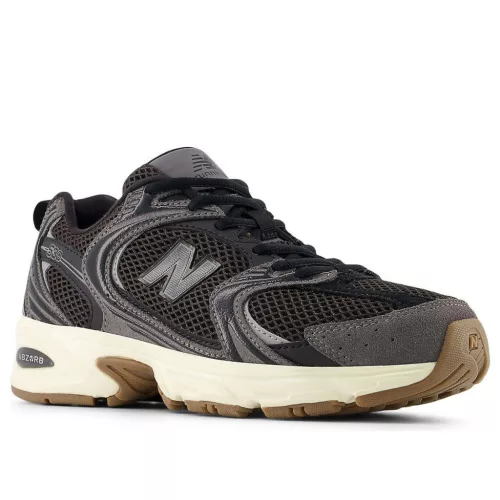 New Balance 530 Black Gum alacsony szárú sneaker – termékfotó, oldalnézet
