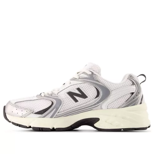New Balance 530 Silver Metallic Black Cement alacsony szárú sneaker – termékfotó, oldalnézet