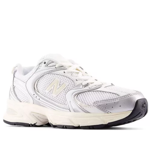 530 'Silver Metallic Linen' alacsony szárú sneaker – termékfotó, oldalnézet