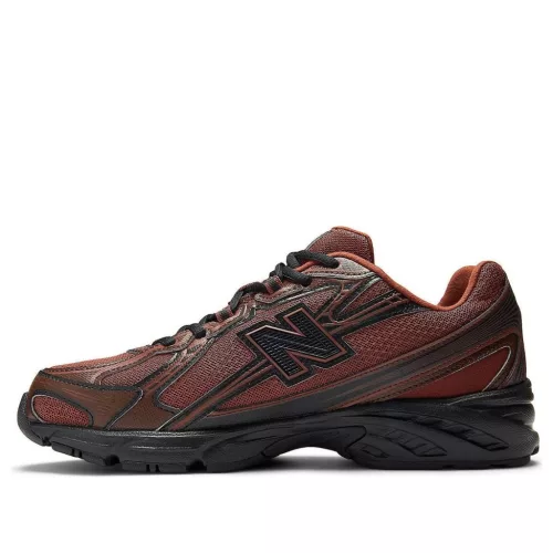 New Balance 740 Relic Brown Pumpernickel alacsony szárú sneaker – termékfotó, oldalnézet