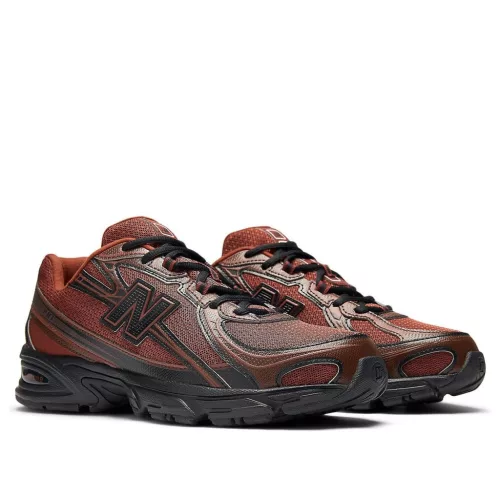 New Balance 740 Relic Brown Pumpernickel alacsony szárú sneaker – termékfotó, oldalnézet