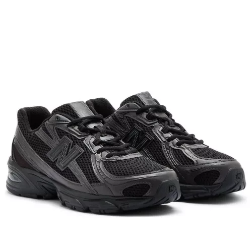 New Balance 740 Triple Black alacsony szárú sneaker – termékfotó, oldalnézet
