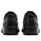 New Balance 740 Triple Black alacsony szárú sneaker – termékfotó, oldalnézet