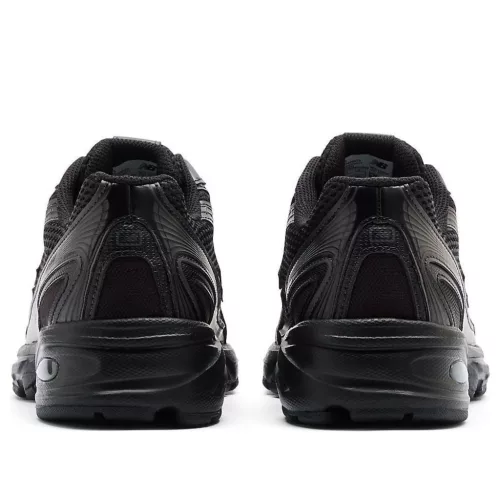 New Balance 740 Triple Black alacsony szárú sneaker – termékfotó, oldalnézet