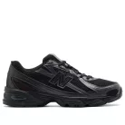 New Balance 740 Triple Black alacsony szárú sneaker – termékfotó, oldalnézet