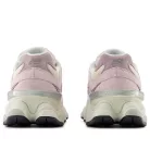 New Balance 9060 Rose Sugar Angora alacsony szárú sneaker – termékfotó, oldalnézet