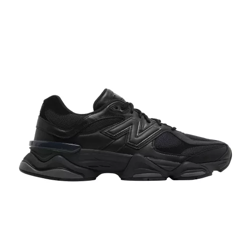 New Balance 9060 Triple Black Leather alacsony szárú sneaker – termékfotó, oldalnézet