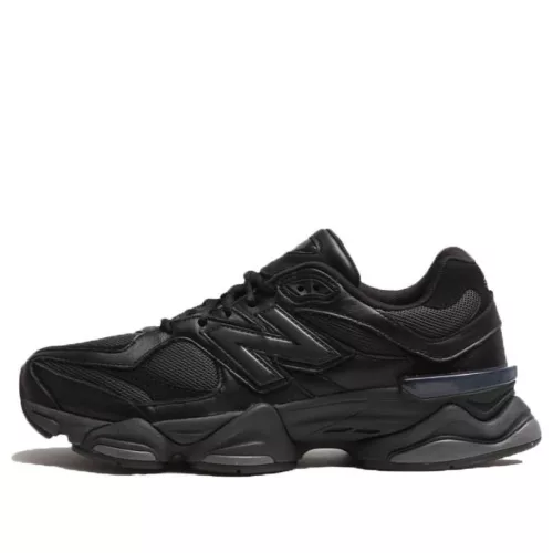 New Balance 9060 Triple Black Leather alacsony szárú sneaker – termékfotó, oldalnézet
