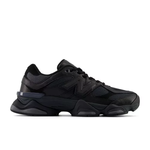 New Balance 9060 Triple Black Leather alacsony szárú sneaker – termékfotó, oldalnézet