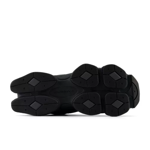 New Balance 9060 Triple Black Leather alacsony szárú sneaker – termékfotó, oldalnézet