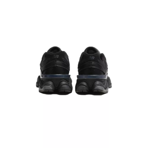 New Balance 9060 Triple Black Leather alacsony szárú sneaker – termékfotó, oldalnézet